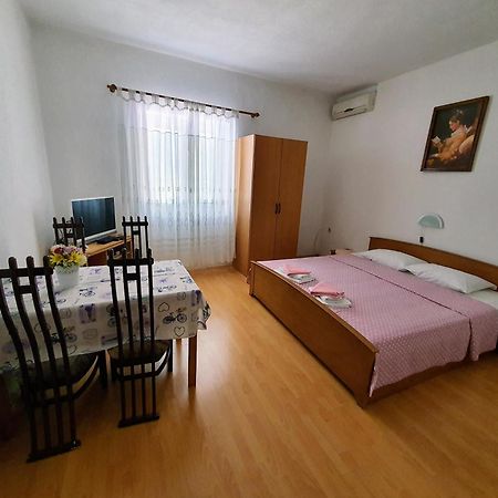 Apartments - Buffet 2B Свети Юрай Стая снимка